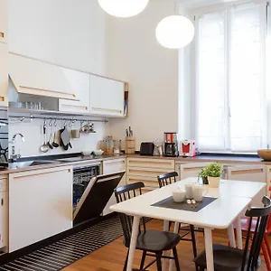 https://apartment-near-duomo.italymilanhotels.net